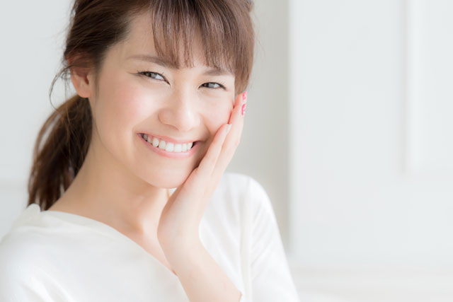 微笑む女性